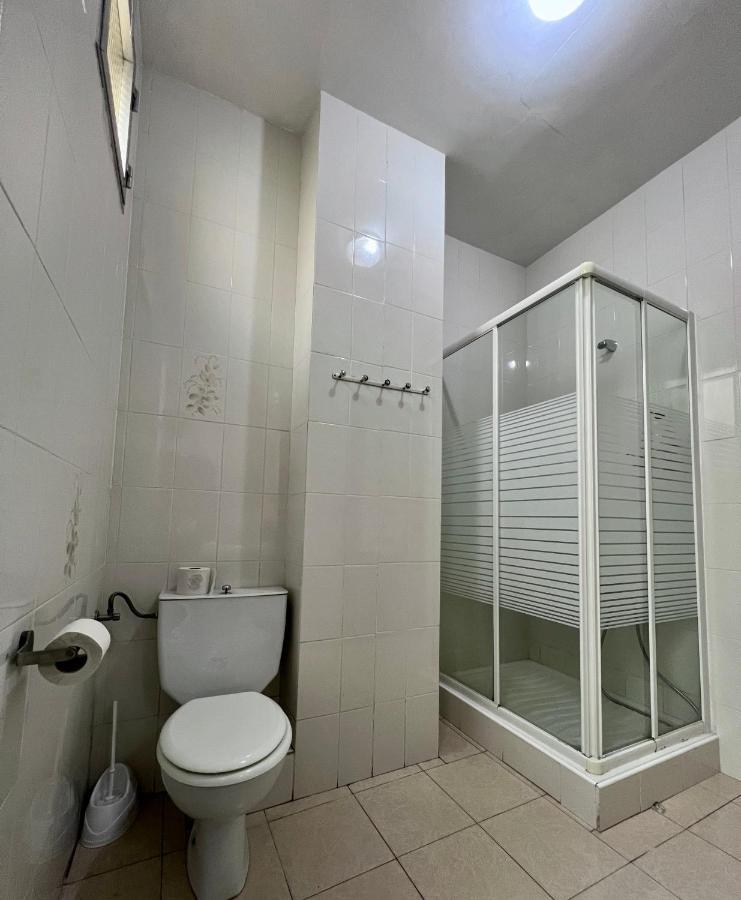 Hostal Conde De Alba Madrid Exterior photo
