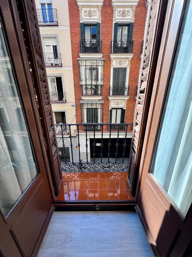 Hostal Conde De Alba Madrid Exterior photo