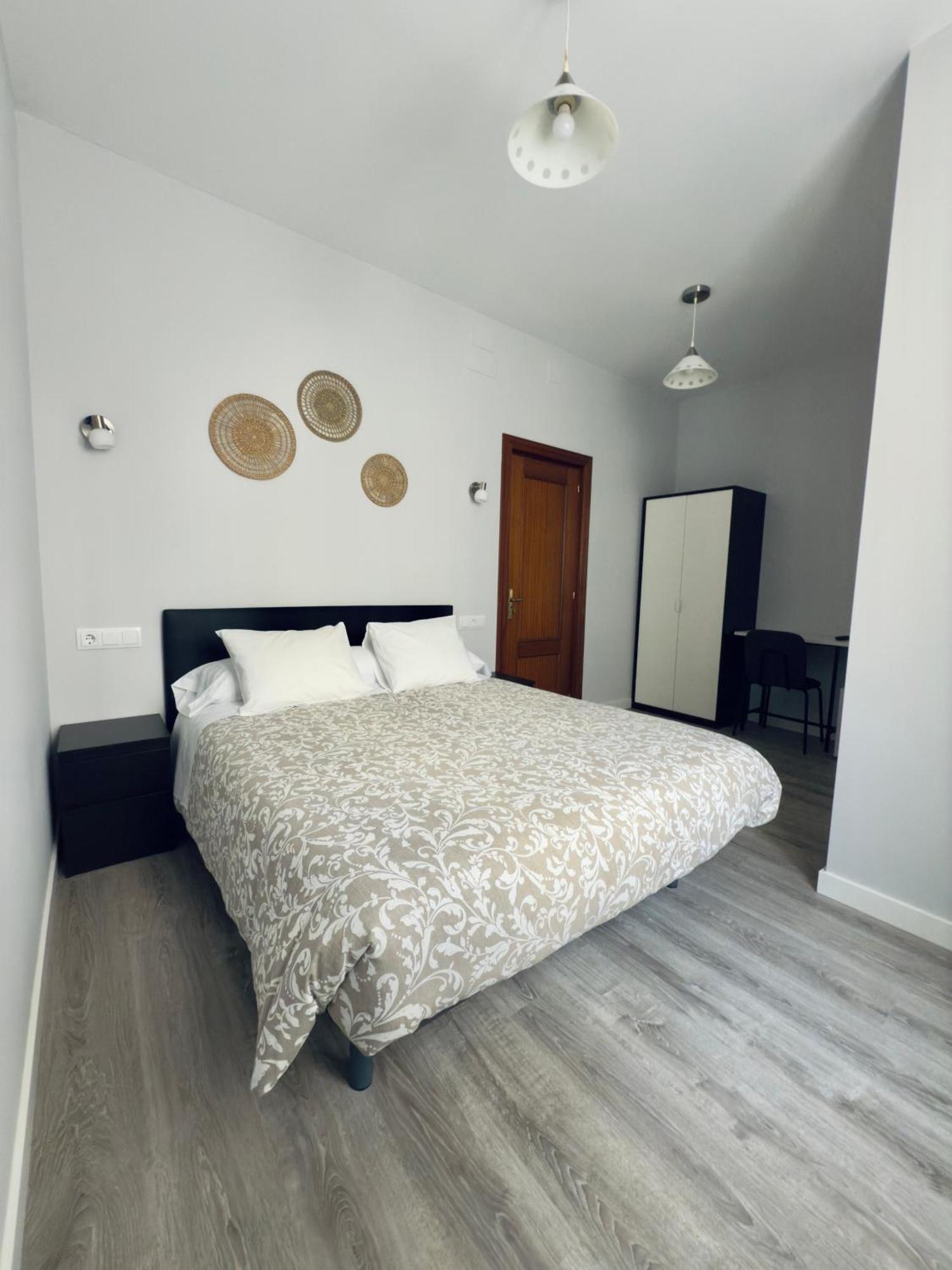 Hostal Conde De Alba Madrid Exterior photo